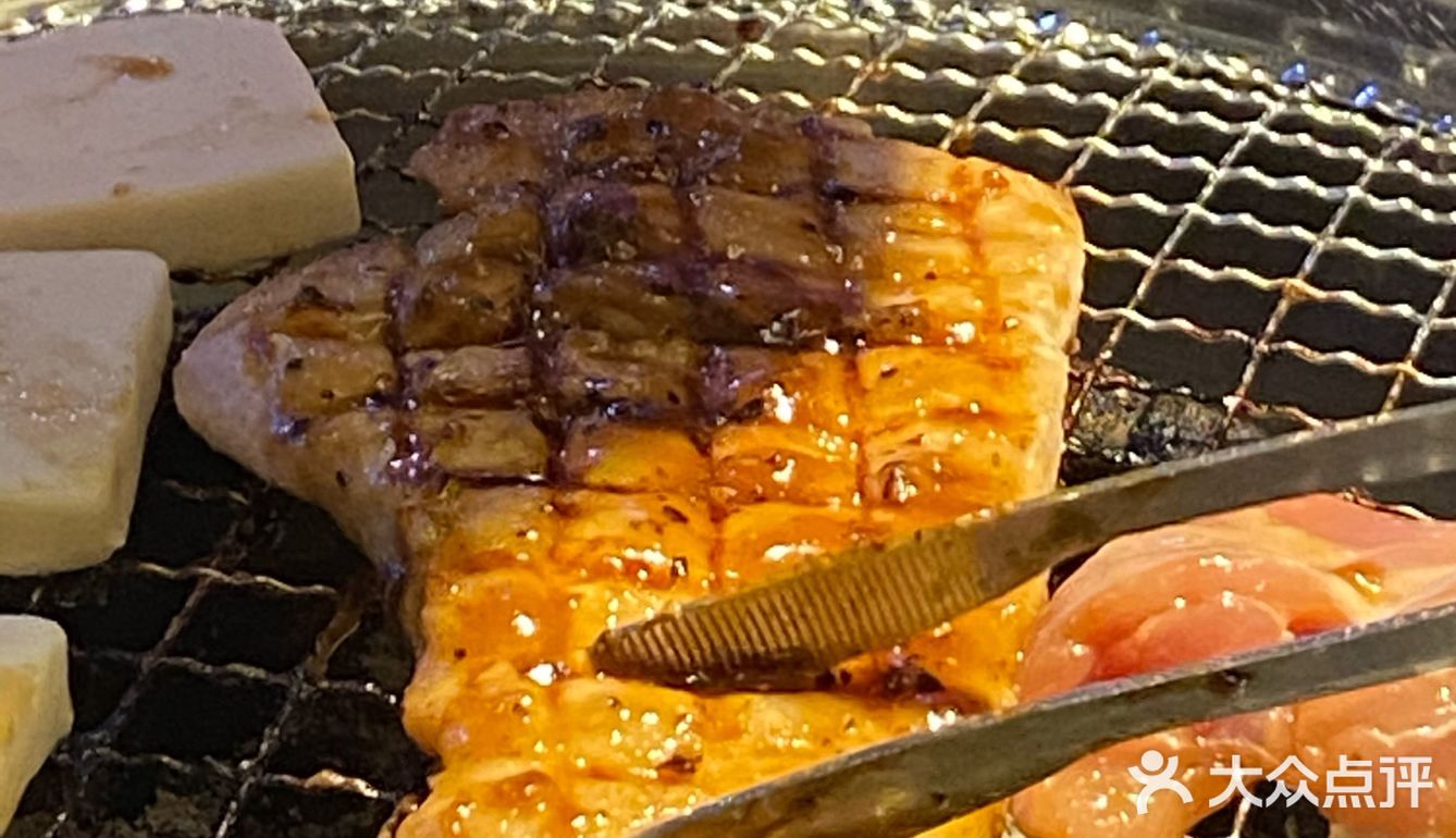 龙洞·灵与肉🌈| 不仅潮饮好喝 肉也好吃的 Ins烤肉店！💥