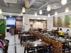 大堂-胡须哥网红竹筒菜