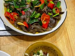 炒牛肝菌-榕江牛瘪牛肉火锅