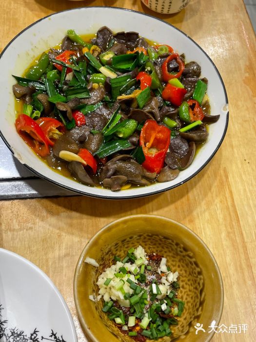 榕江牛瘪牛肉火锅炒牛肝菌图片