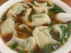 荠菜肉大馄饨红汤-吴家馄饨