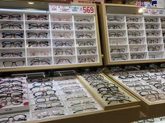 -美式眼镜·授权蔡司.依视路.尼康.豪雅.明月(人民广场店)