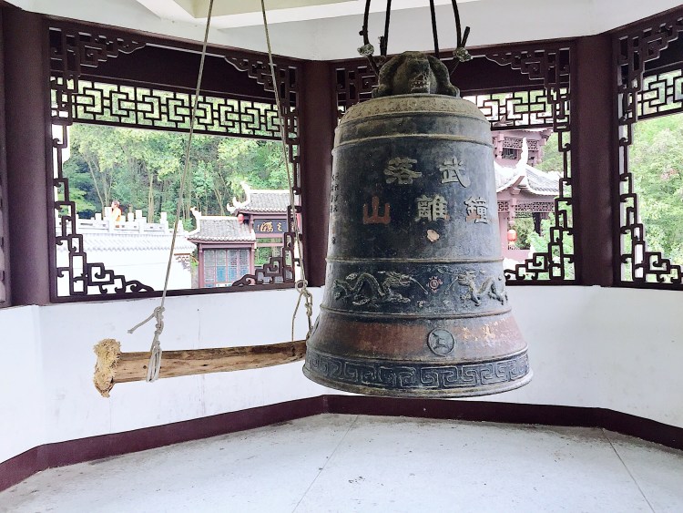 鐘聲悠揚,可能大家都在祈禱. 那我也悄悄許個願吧.