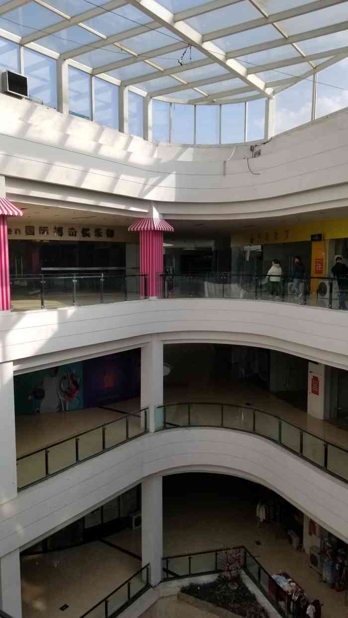 感觉这个商场好像要不太行的样子 ."-大众点评移动版