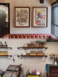 -鳌首刺青纹身 穿孔饰品店