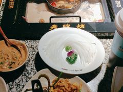 -老牌坊云南鱼豆花火锅(哈西万达店)
