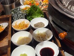 -围炉肉舍•炭烤活鳗•丹东海鲜烤肉(步行街店)