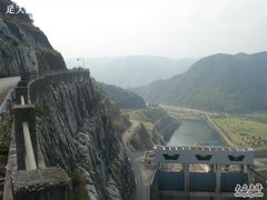 俯瞰白溪水库大坝-浙东大峡谷风景区