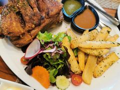 -Chom Cafe and Restaurant