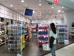 -名创优品(机场路百信广场店)
