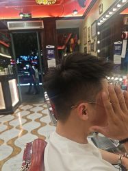 -东方先生国潮男士理发馆