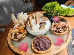 -菌彩云南野生菌火锅(万达广场店)