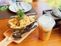 -Chom Cafe and Restaurant