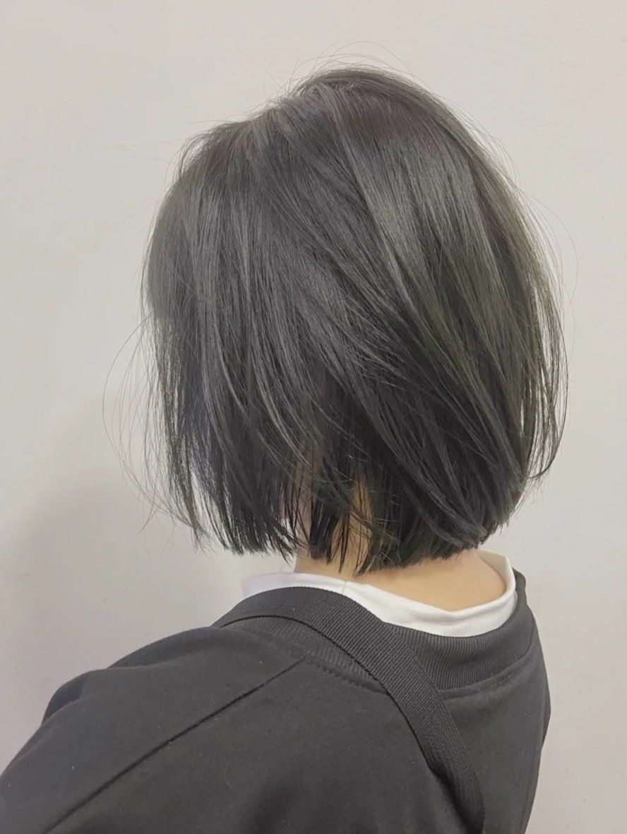 微潮色
较深的蓝灰色
适用于各种肤色,而且搭配衣服也比较合适
