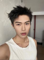 -一家只做男发烫染的店