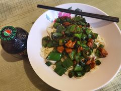 辣爆小公鸡面-锅儿挑面馆