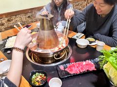 酸菜黑猪肉锅-果松木炭酸菜铜火锅·外婆参鸡汤