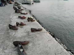 -多瑙河畔鞋履雕塑