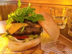 黑松露菌菇牛肉汉堡-COMMUNE幻师(上邦百汇城店)