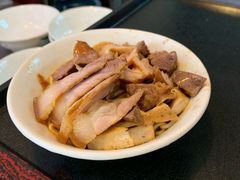 -松树干拌面店