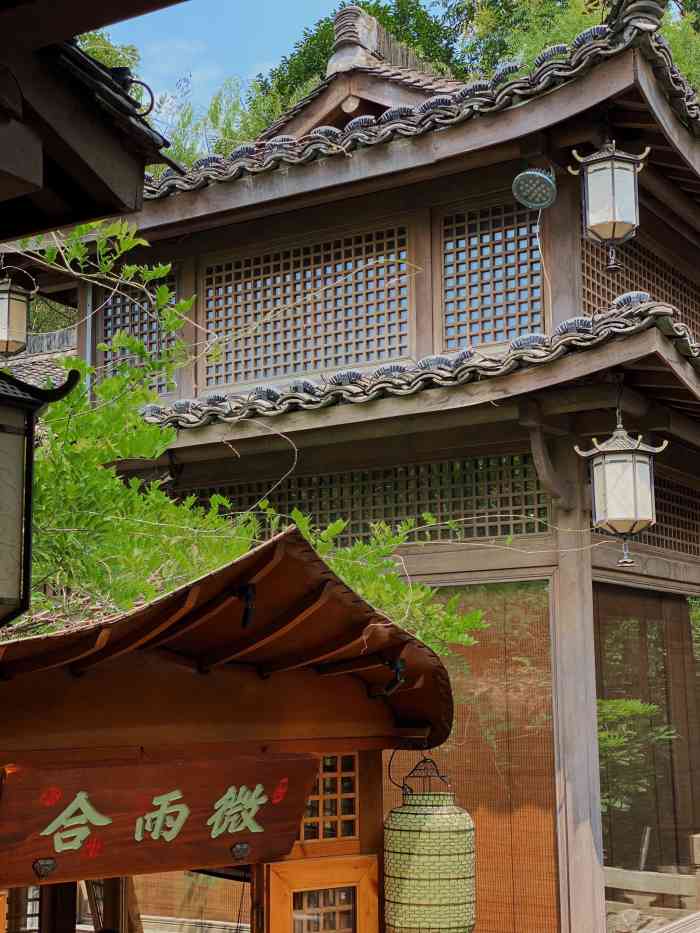 绿茶餐厅(龙井路店)-"这次去绿茶龙井村店刚到不久就下起了瓢泼大.