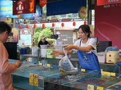 -三亚火车头万人海鲜广场