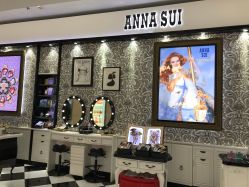 -ANNA SUI