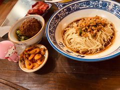 开洋葱油拌面-裕兴记•蟹黄面馆(人民广场店)
