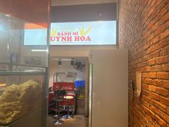 -Bánh Mì Huynh Hoa
