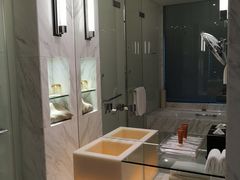 -上海滴水湖皇冠假日酒店