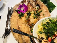 -Chom Cafe and Restaurant