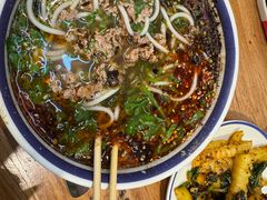 -云阿蛮云南生烫牛肉米线(奉贤路店)