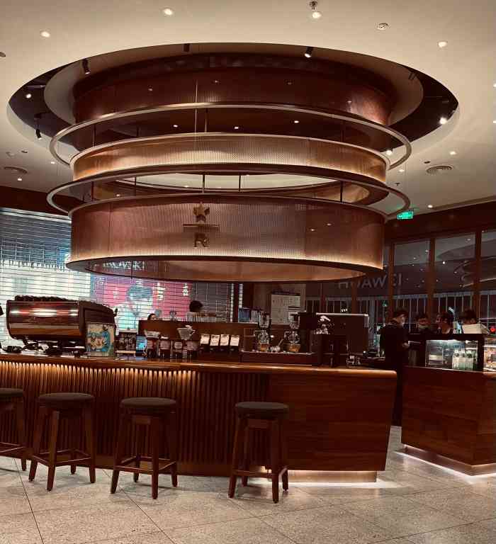 星巴克臻选(重庆解放碑协信星光店)-"早上赶去开会的路上,看到了这家