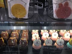-LINE FRIENDS Garosu-gil Flagship Store