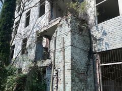 -四川汶川特大地震漩口中学遗址