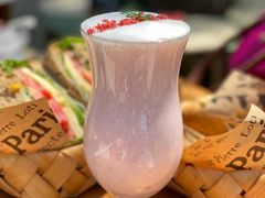 草莓奶昔-萤火虫咖啡(后海店)