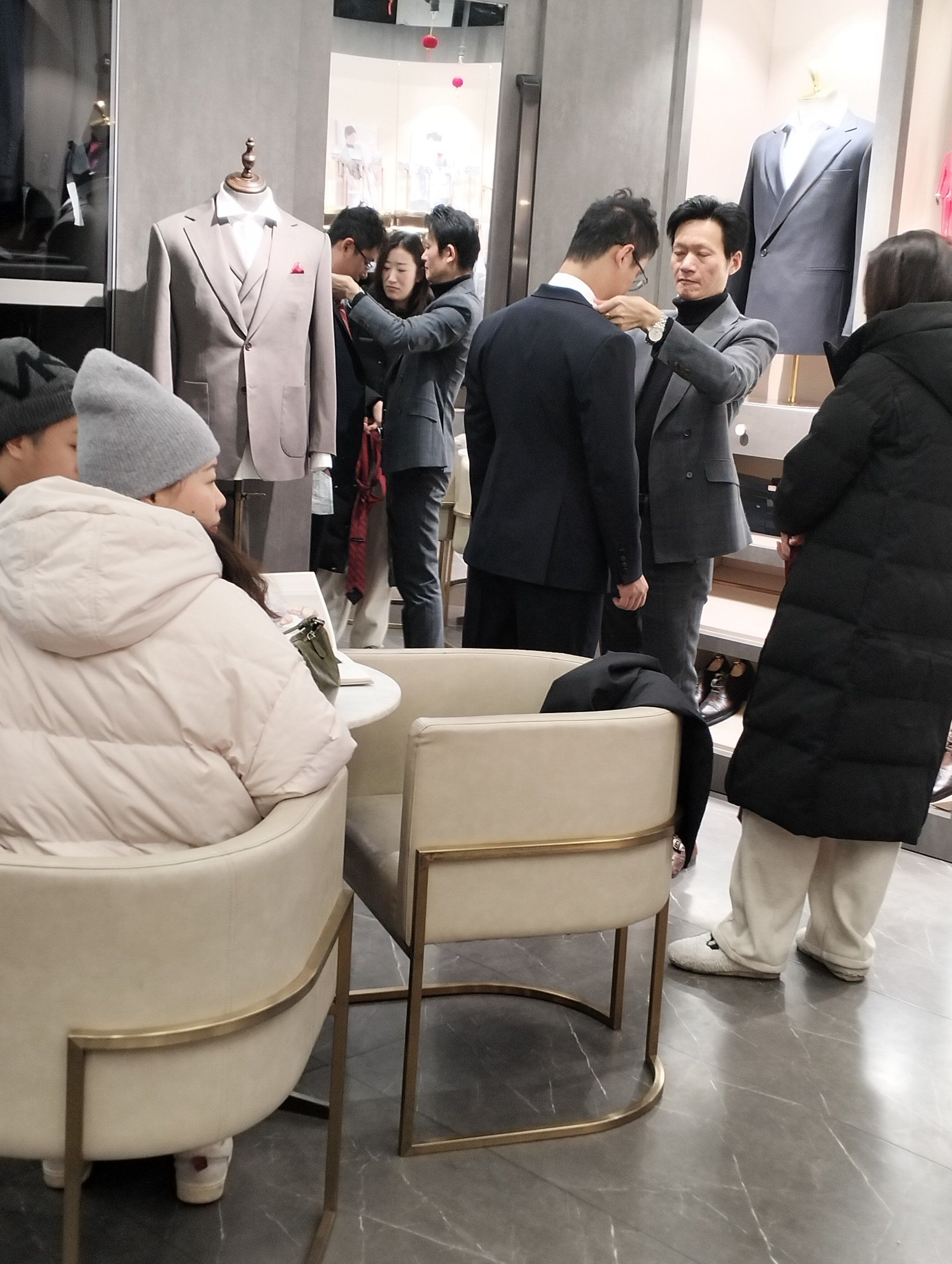 男装定制风靡时尚圈：个性表达的首选