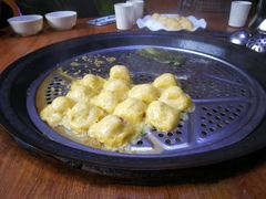 -粘豆包柴火铁锅炖