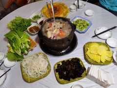 -鲁朗纳麦石锅鸡庄园