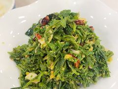 炝拌桑野菜-鑫巴蜀小镇 · 水煮鱼专研店(玉桥店)