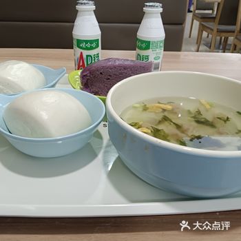 今日三餐的首餐:馒头、馄饨、发糕、ad钙奶……很落胃
