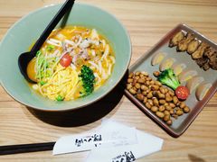 茄汁黑猪片儿川-陳八两面家(滨江天街店)