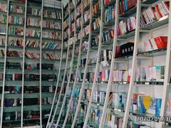 -钟书阁(松江泰晤士小镇店)