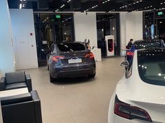 -TESLA 特斯拉(上海太古汇体验店)