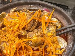 -何妹湿辣牛肉·粤式烧烤砂煲(桂雅路店)