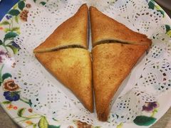 咖喱吞拿鱼角-喜莲咖啡