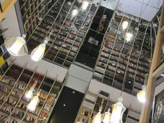 -钟书阁(松江泰晤士小镇店)