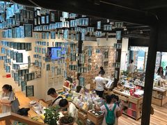 -猫的天空之城概念书店(杭州南宋御街店)