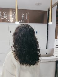 -镁连社·美联社
