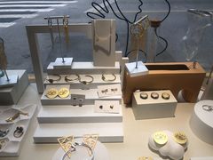 -LADY FAFA(巨鹿路陕西南路路口店)